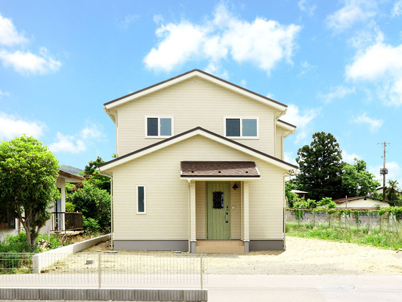 注文住宅：小上がり畳ダイニングとはじけるビタミンカラーの家。