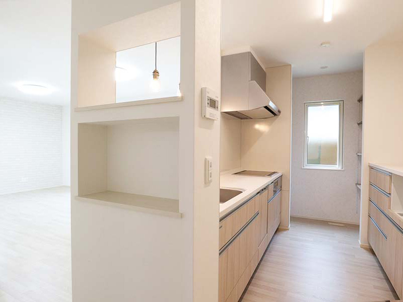 注文住宅：小窓付キッチンと小上がり和室で、会話の弾む家。